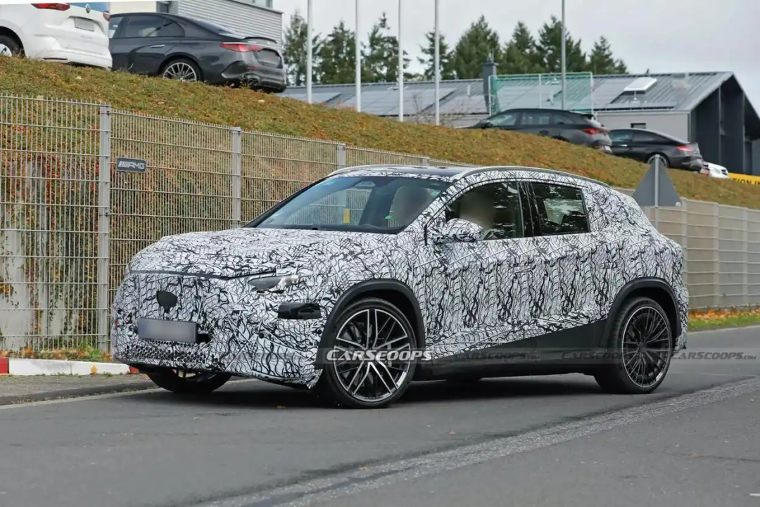 根据此前报道，新一代GLA将与全新CLA轿车、CLA猎装车及即将发布的GLB共享