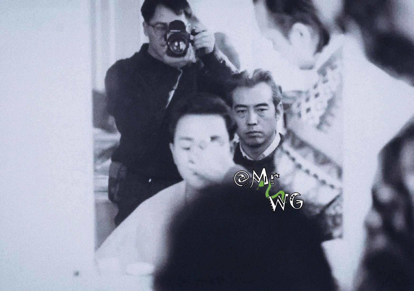 张国荣独家扫描 端雅的一张脸，轮廓秀美，化妆师说，为Leslie搽上胭脂、点上朱