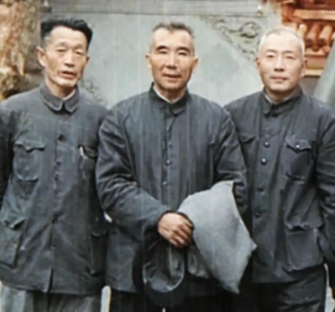 1960年，刚刚特赦不久的功德林“三巨头”杜聿明、王耀武、宋希濂同游颐和园时的留
