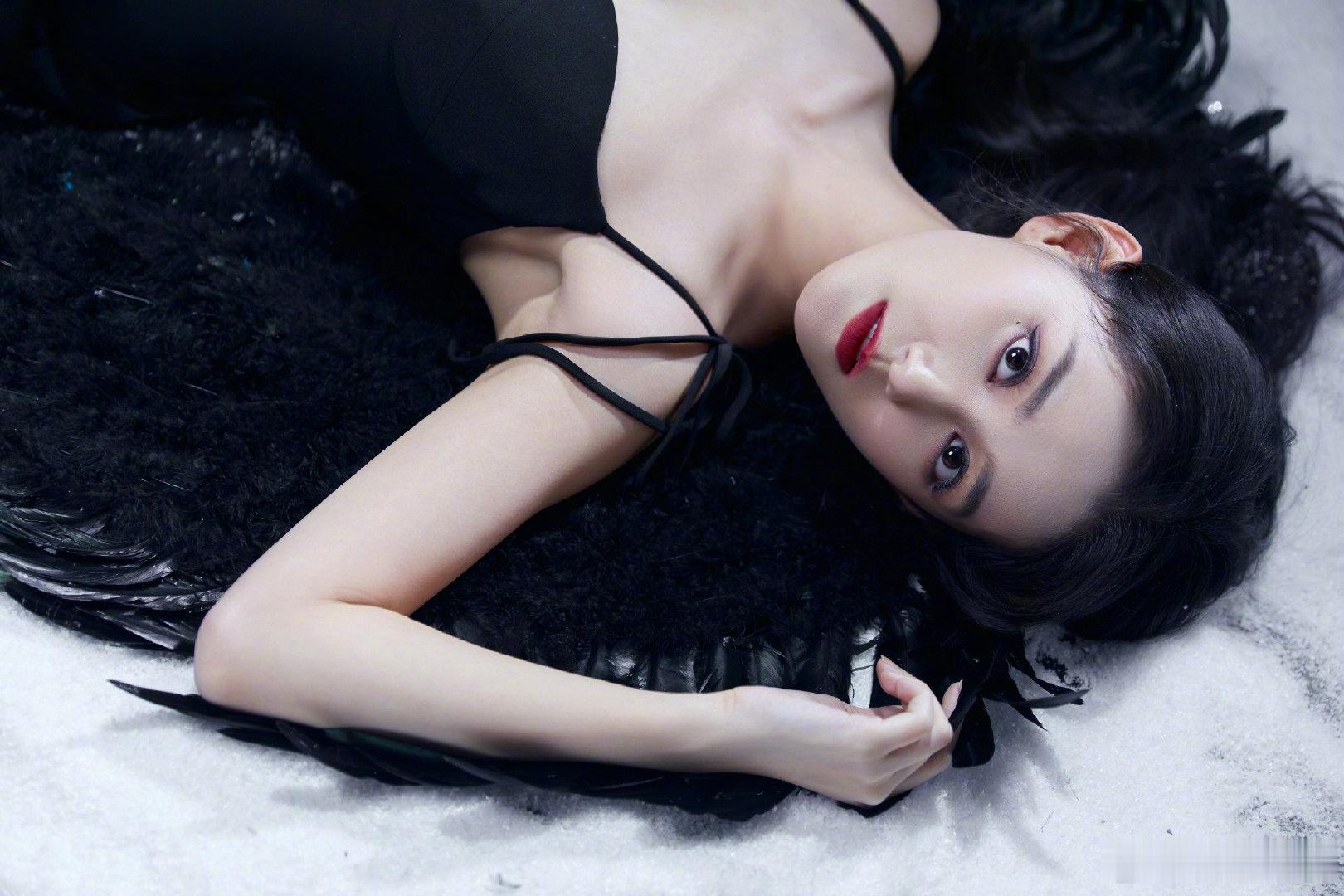 蒋依依内娱讨薪综艺优酷推动重启 内娱真的很少见这么真实的综艺，没有剧本套路，全是