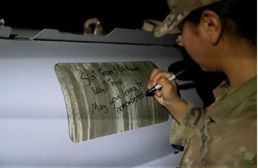 美军称在叙利亚全境发动针对伊斯兰国的袭击。
路透华盛顿1月10日电——美国军方周