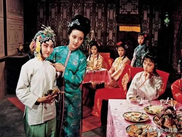 把研究作者放在首位，是红楼梦研究的最大弊端。
认为研究红楼梦，需要先行研究作者的