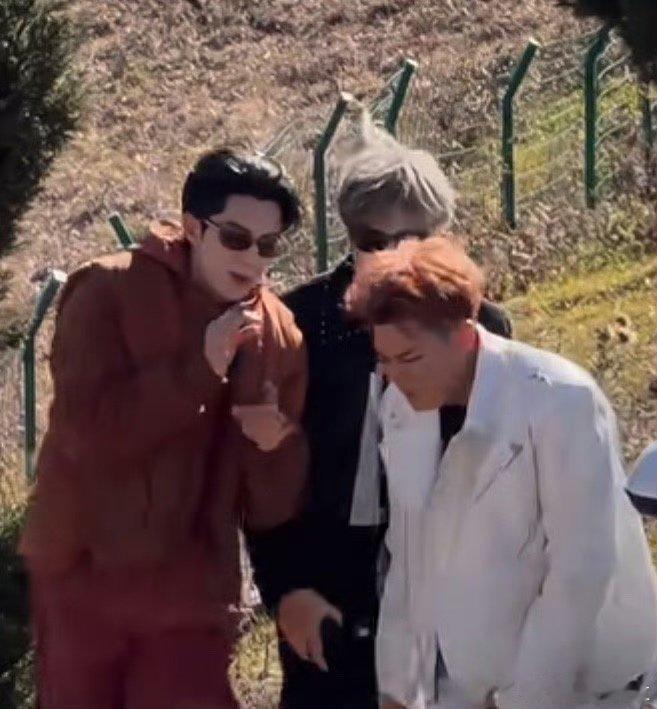 遇到好玩的事情我就王鹤棣这样宇宙爆闪团演我精神状态 好美的精神状态！ 