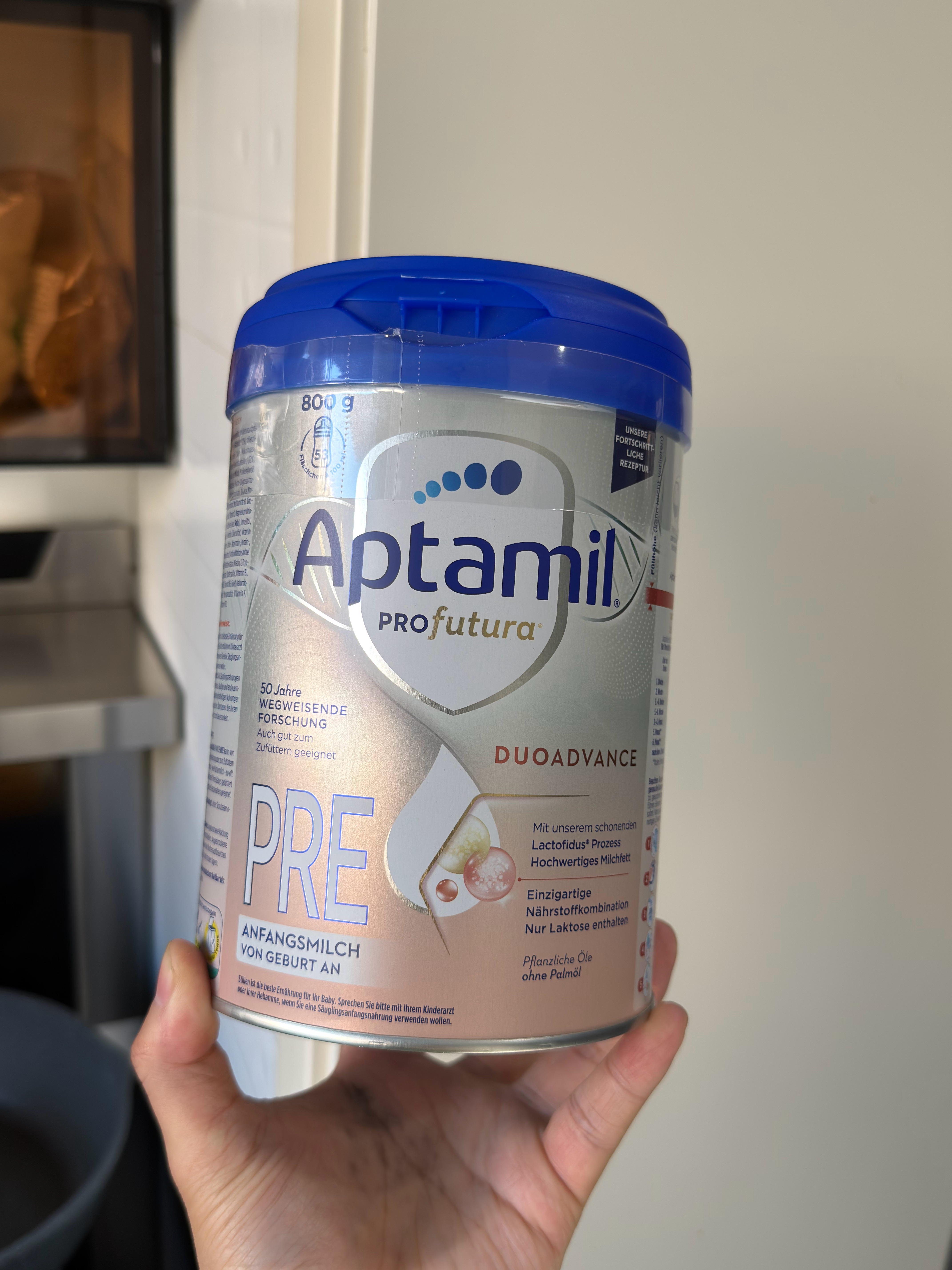 我闺女挺支持国货的，买的爱他美奶粉她不吃，吃完就吐，换了一罐飞鹤吃的还挺香的