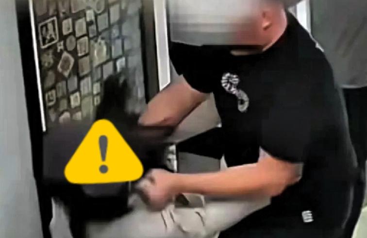 就挪个净化器？产后55天被丈夫暴打还持刀！这婚谁能忍
 
新婚两年就动手？孕期甜