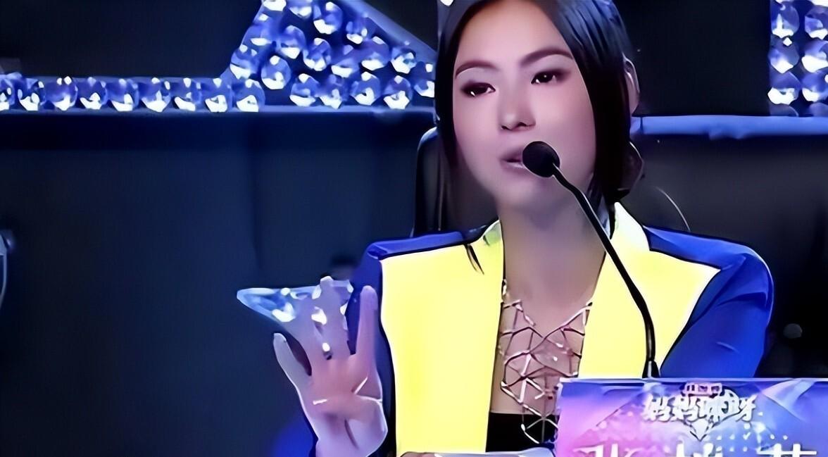 张柏芝这个人，真挺让人捉摸不透的。
前阵子在节目上，她很平静地说了句“三年流产四