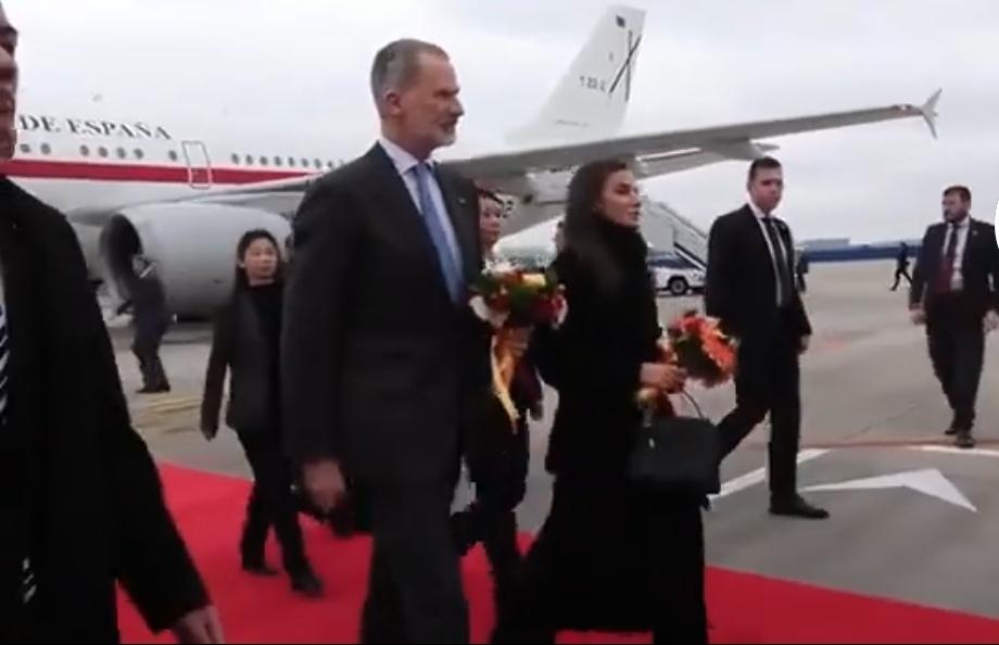 西班牙国王抵达成都仪式感满满
       据报道，11月10日，西班牙费利佩六