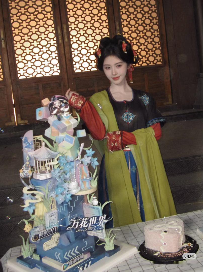 鞠婧祎姜黎非 jjy鞠婧祎千香 星空迷上了山野,有雾有灯也有归人，唯有你的光辉,