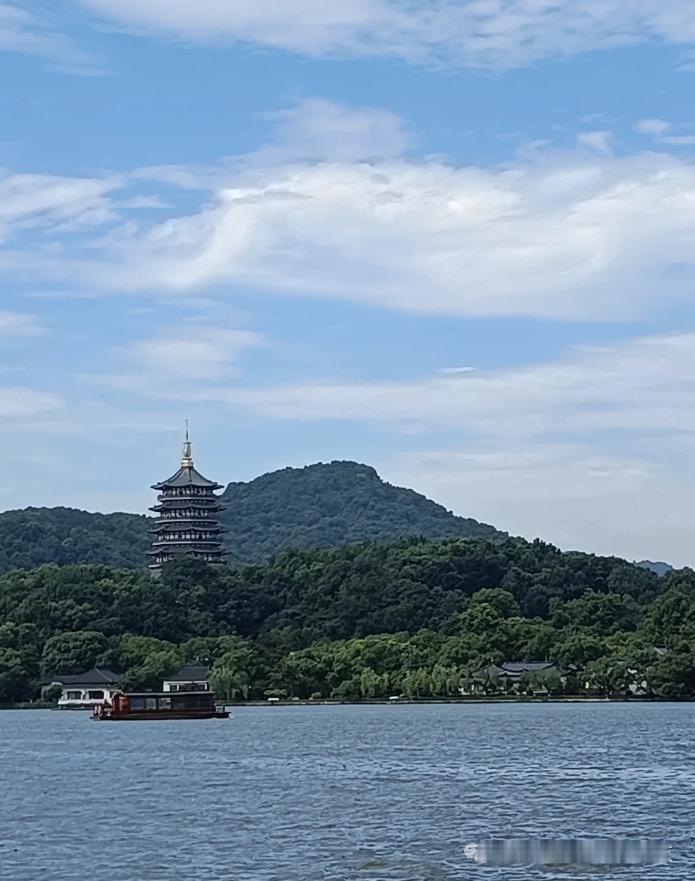 五一西湖攻略｜避峰+路线+美食+限行，一次说清

五一西湖人多、限行、需早到；核