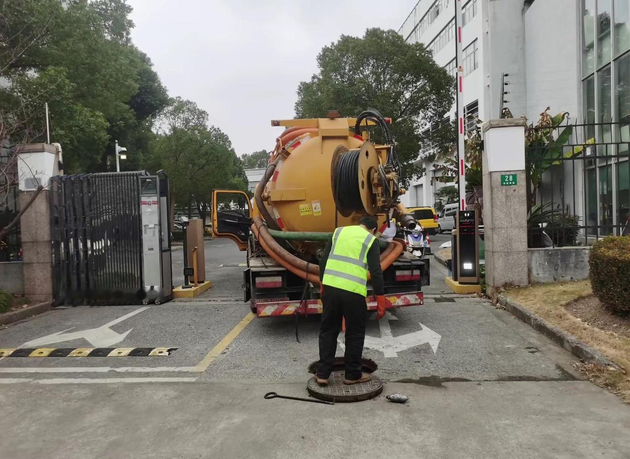 专业管道疏通高压清洗                              