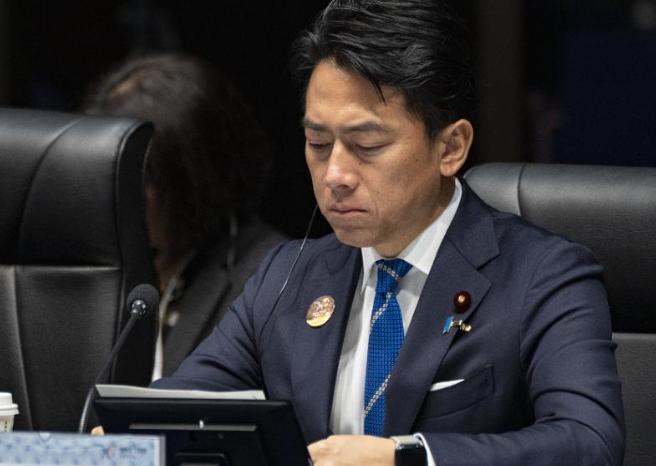 如果一个施暴者只向被自己打伤的壮汉鞠躬赔罪，却对被自己打残的邻居冷眼相待甚至倒打