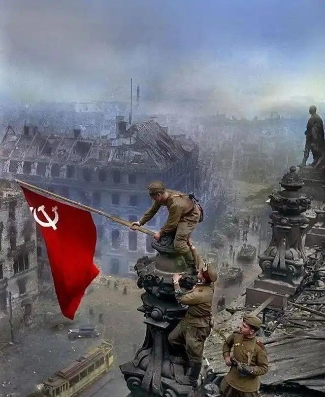 当革命家坐进豪车革命就结束了，我们消灭了旧的剥削者却亲手变成了新的特权者，人民用