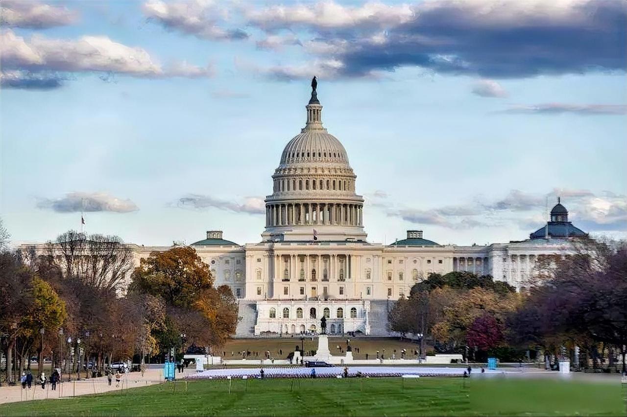 欧洲又惊又气！特朗普政府国家安全战略转向，划定核心利益与新边界！


美国刚发布