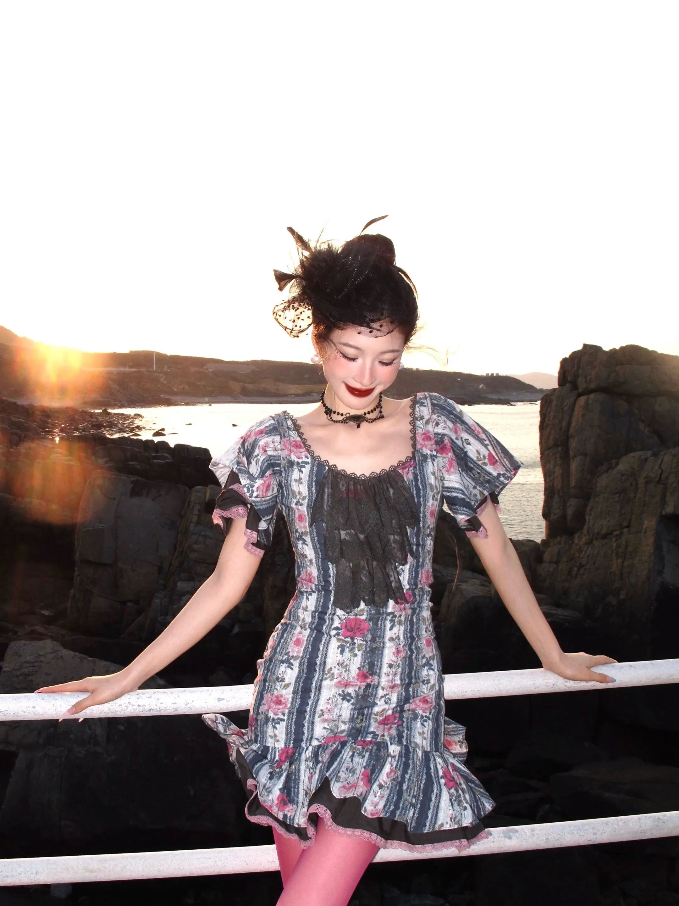 像是开海边的蔷薇花🌸。