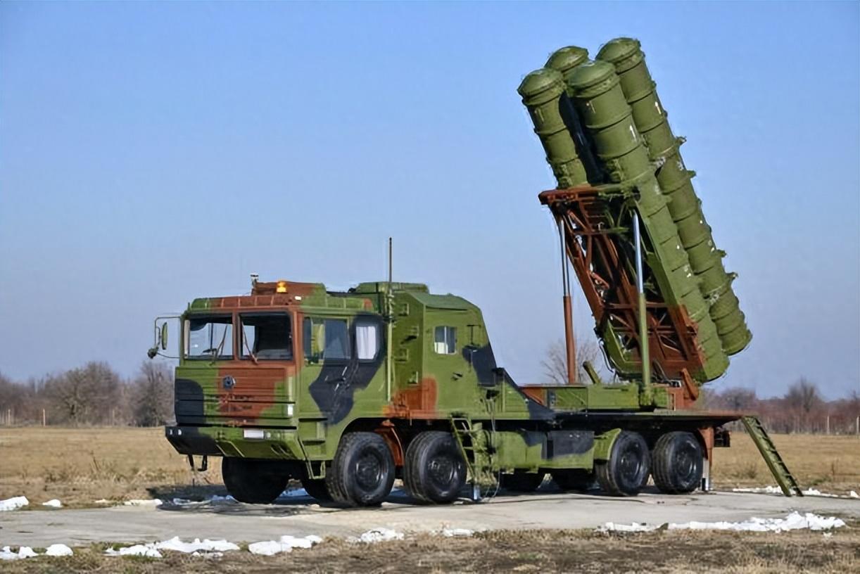 FK-3是中国航天科工集团研制的中远程地空导弹系统，与人民空军地空导弹部队目前装