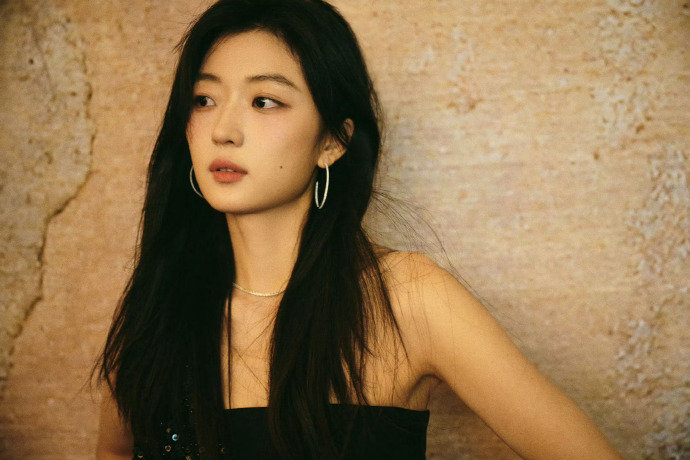孙千大大方方的东北孩子 孙千真的是性格敞亮的东北孩子，女明星镜头前毫不拘束，大大