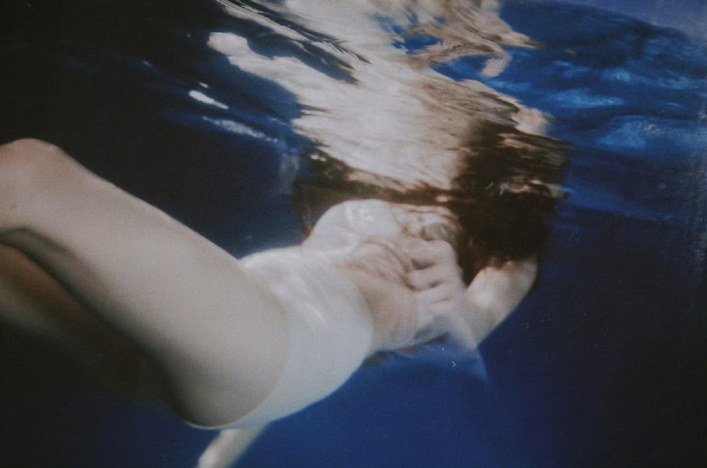 欧阳娜娜戏水美拍