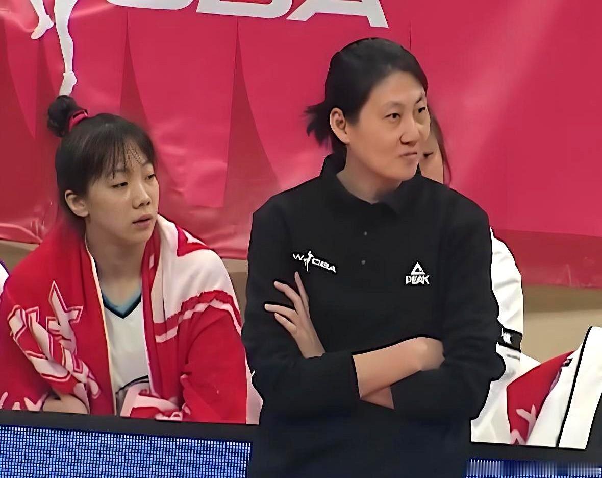 福建遭“血洗”，卞兰开门黑。

这场51:106的惨败，暴露了福建队内线对抗不足