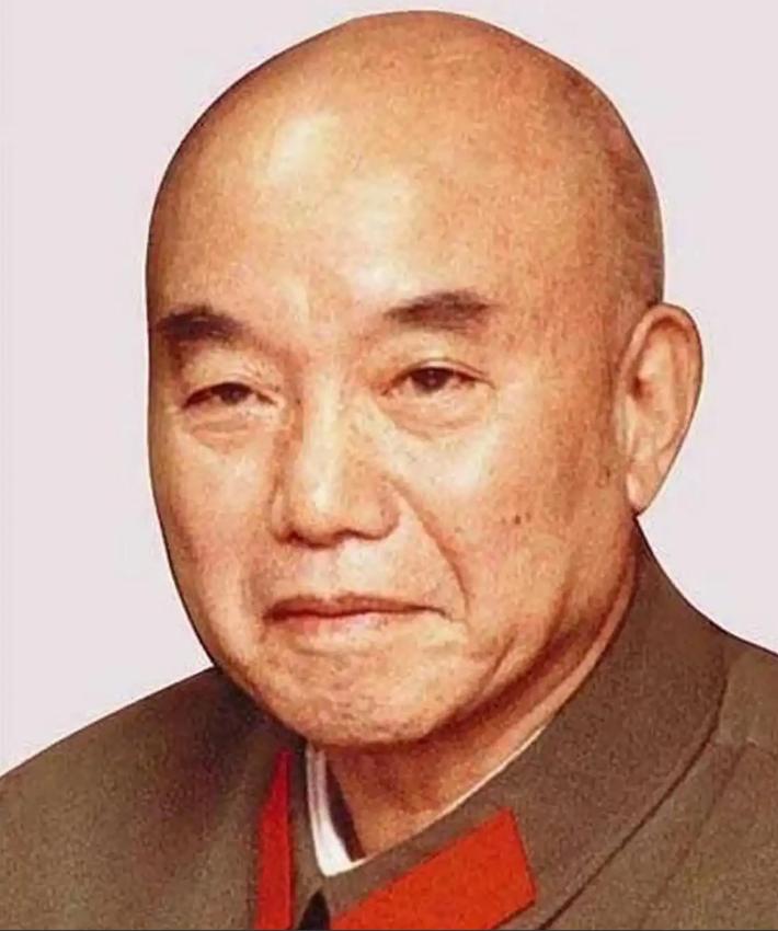 1931年，萧克看到一个俘虏后大惊失色，急忙对看守说：“他已经被俘，可以不用再捆