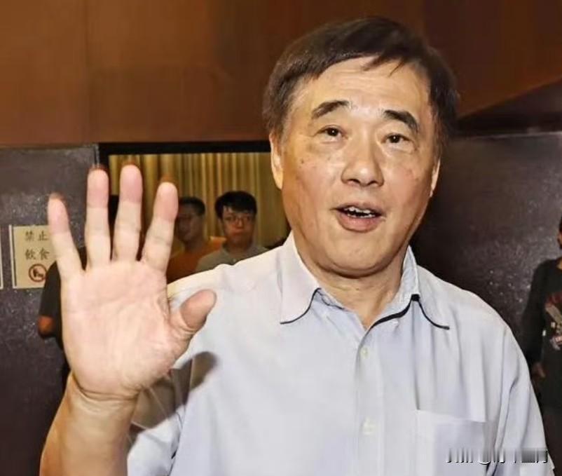 国民党主席选举。
郝龙斌提所谓“亲美不跪美、和中不舔共、友日不媚日”概念，声称台
