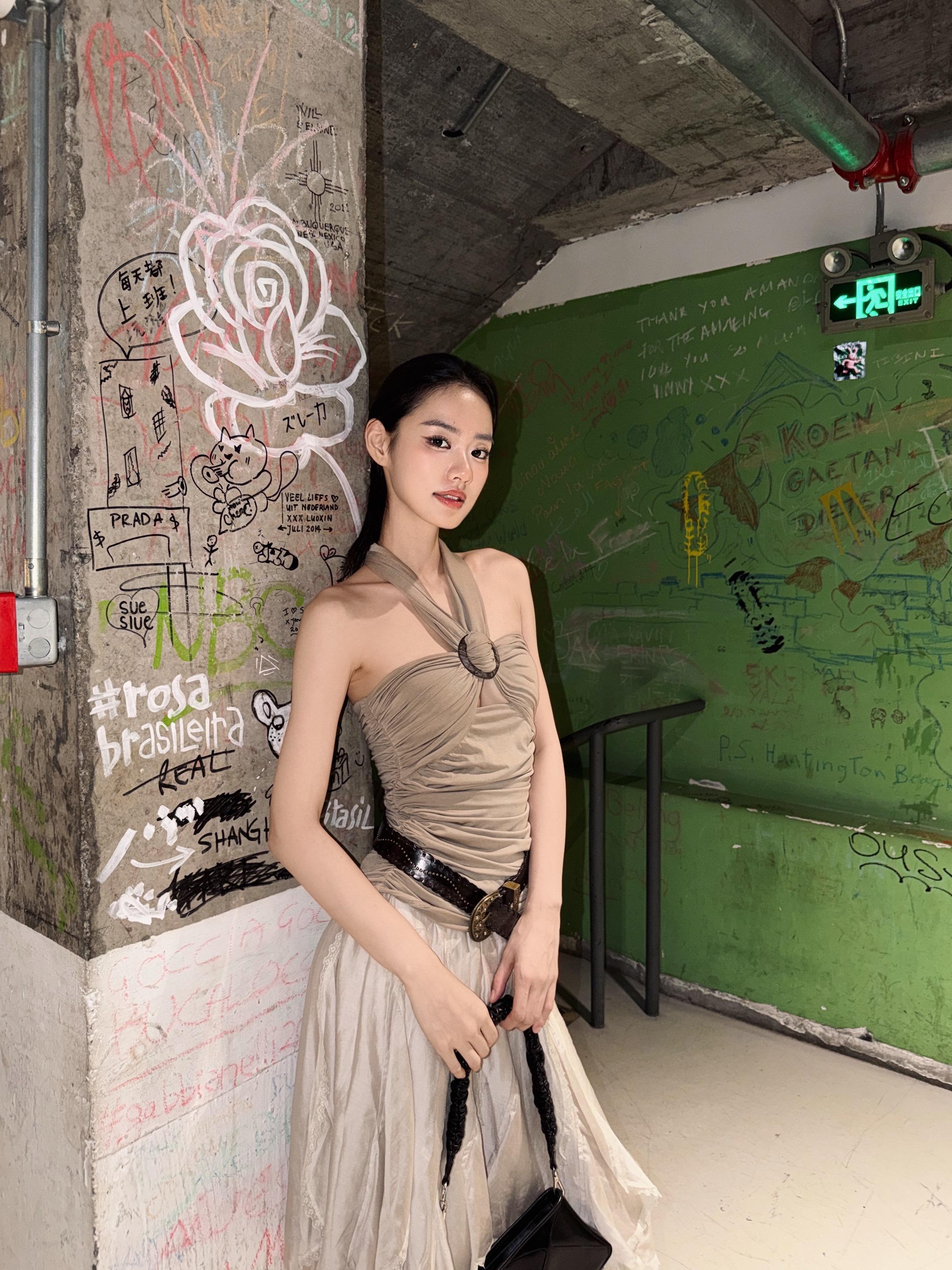 不在香港 在上海。