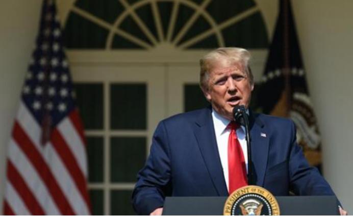 在空军一号上，特朗普再次把矛头对准加拿大。
 
他公开抨击加拿大反对美国在格陵兰