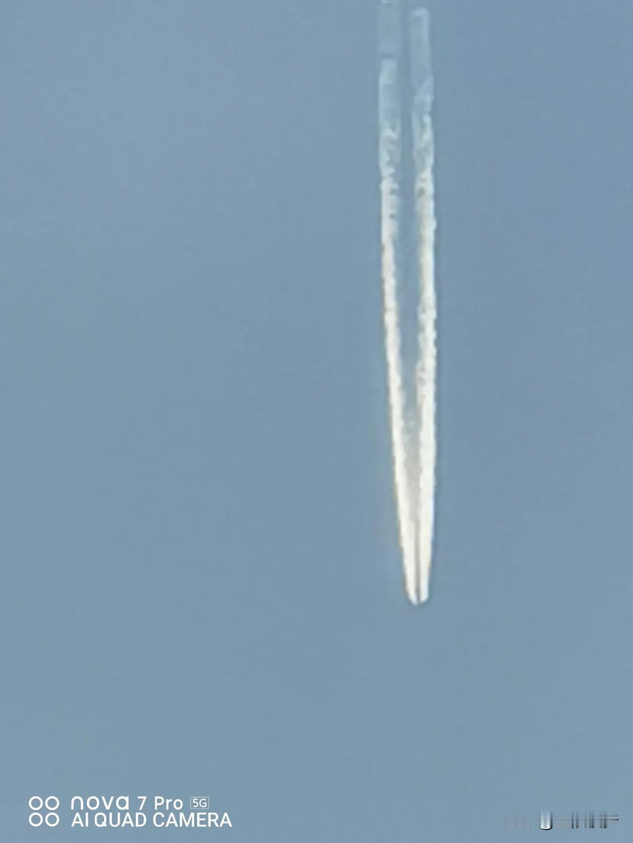 碧空银鹰美云飞
