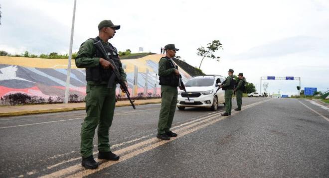 委内瑞拉关闭与巴西的边境。

原因是美国对玻利瓦尔共和国的袭击。

如果委内瑞拉