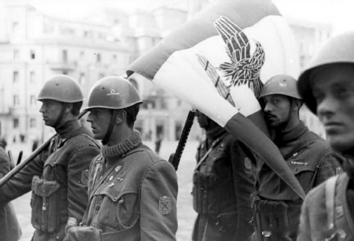 1944年，二战时期的意大利军队 