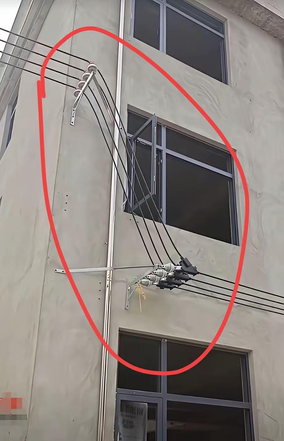 不懂就问，是啥原因户主才同意电线安装在自己家墙上？