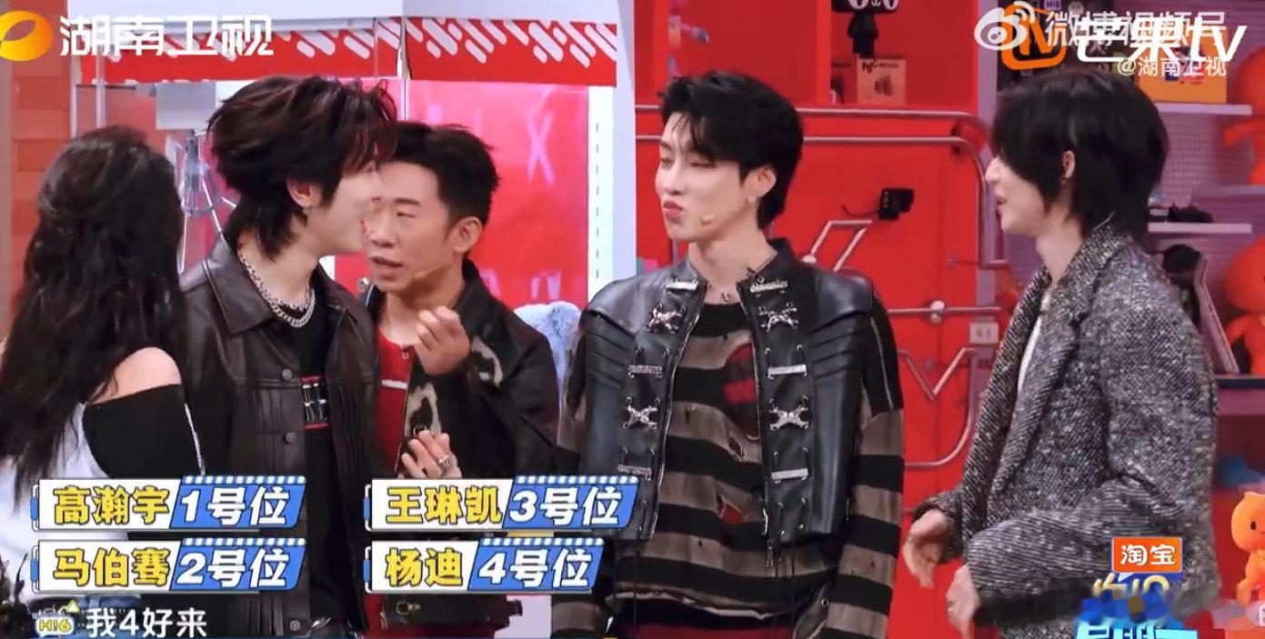 高瀚宇好像长在了万妮达笑点上笑发财了！高瀚宇一开口，万妮达就直呼 “太搞笑了”，