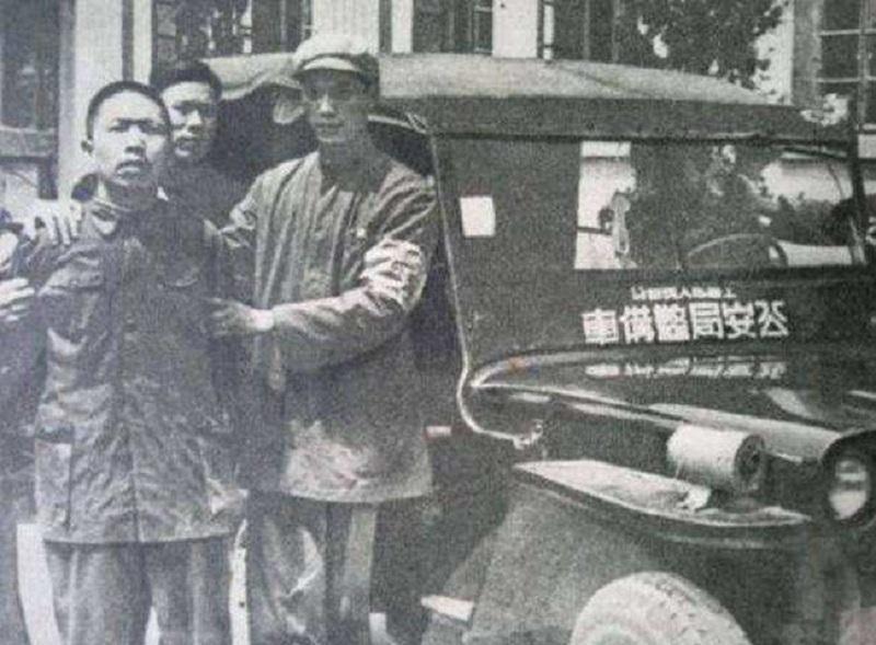 上海解放后军代表竟收贿赂包养国军姨太太，陈毅严令：批准枪毙这种败坏军纪行为！
1