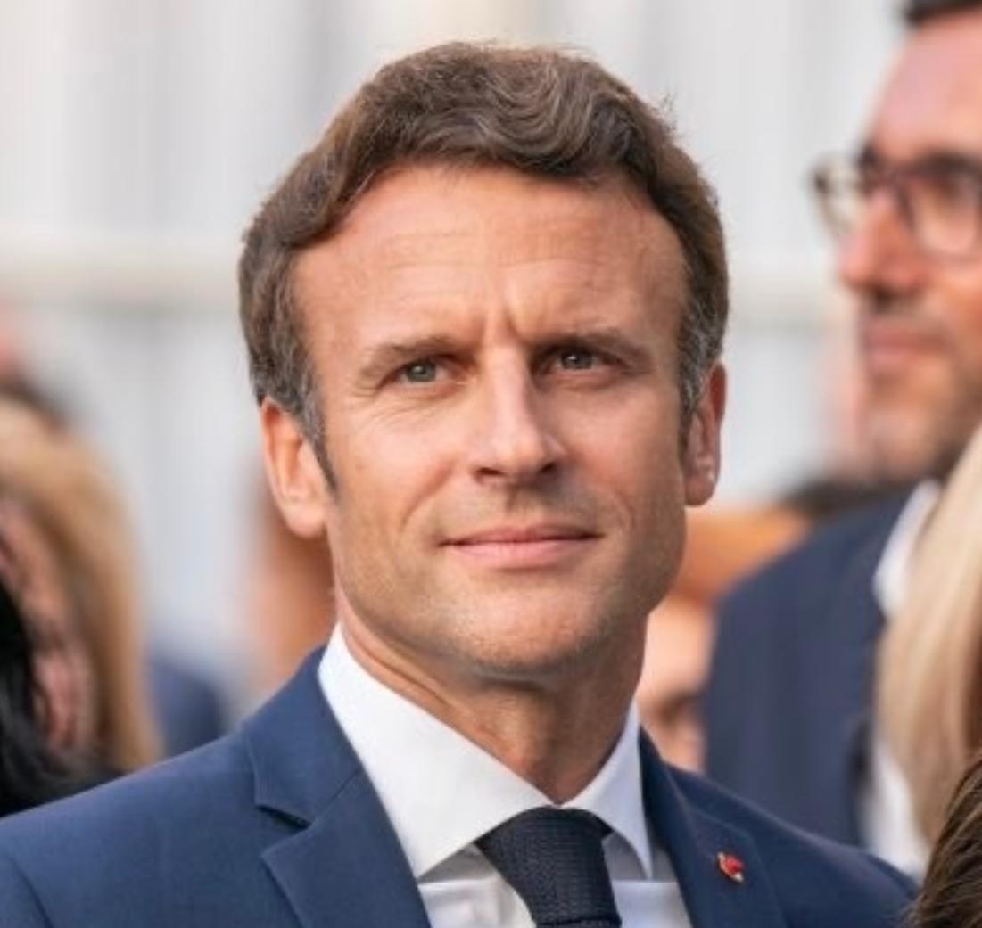 法国总统马克龙2月17日用中文发文说：“我向所有庆祝农历新年的朋友们致以最诚挚、