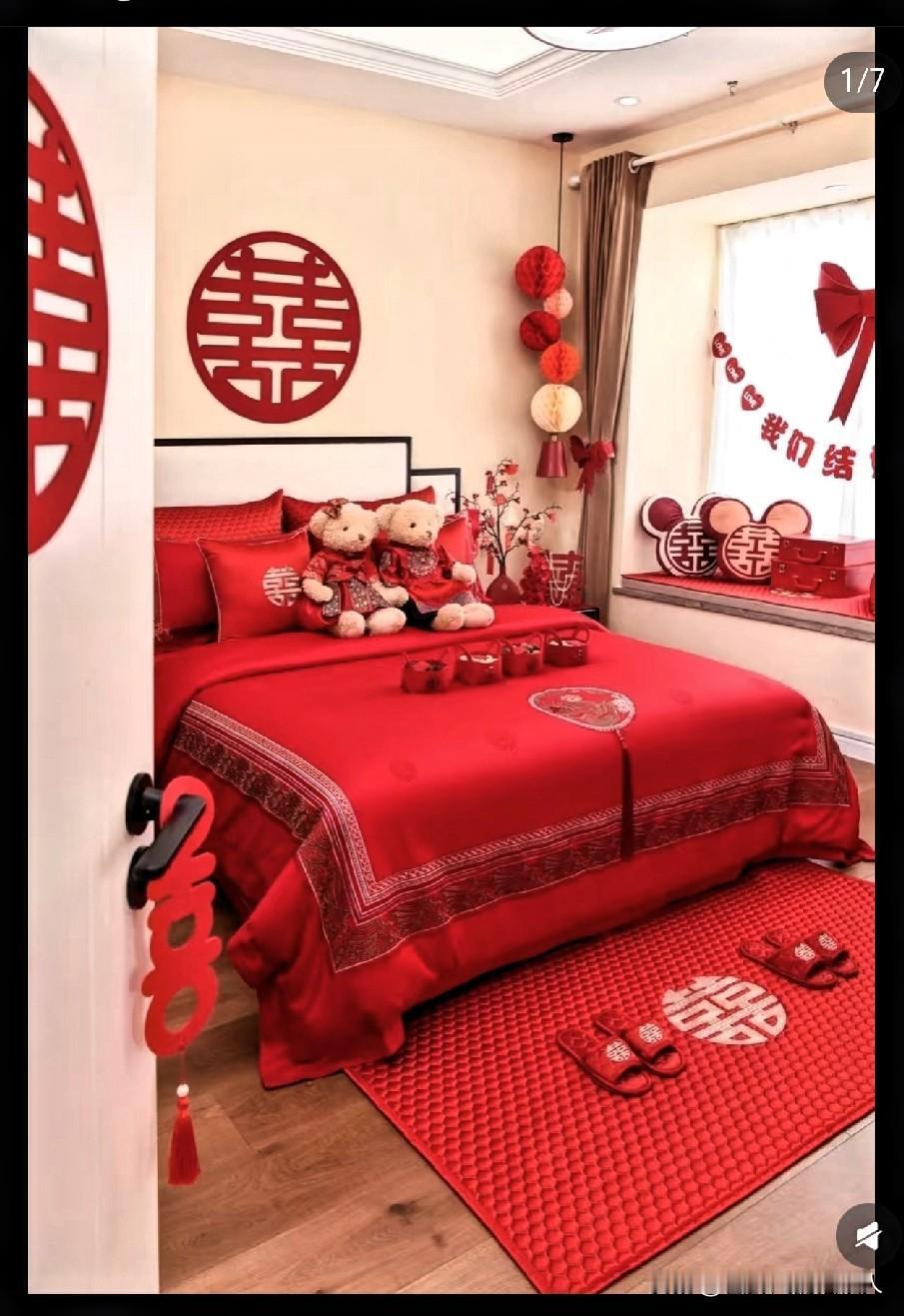 今天参加了一场婚礼，直接把我看懵了。

新娘是在上海一家医院当主治医生，以前在北