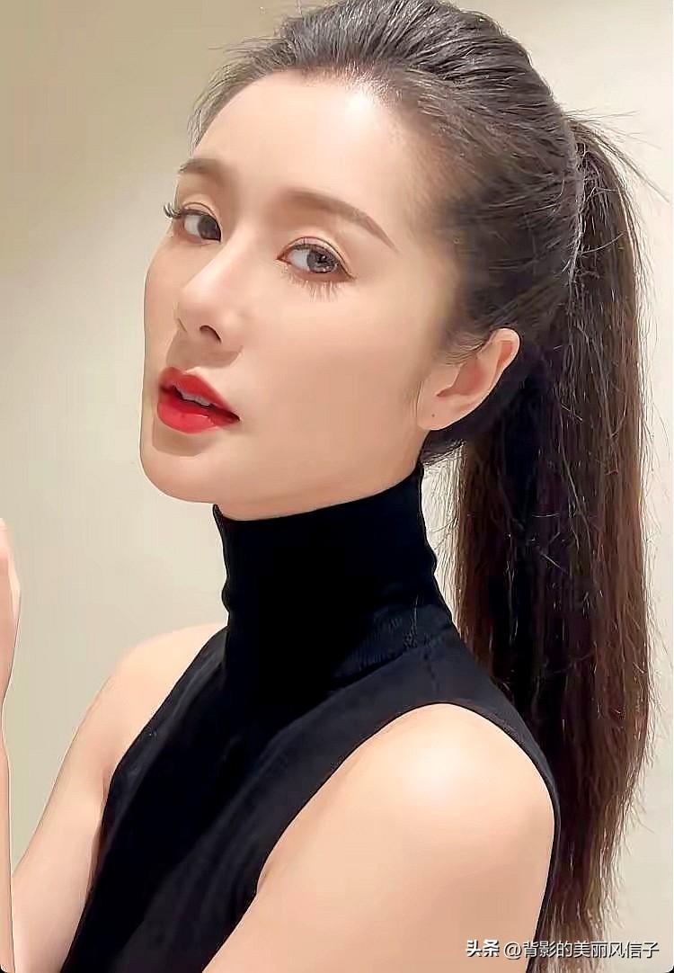 优雅黑丝绒高领，气质满满！