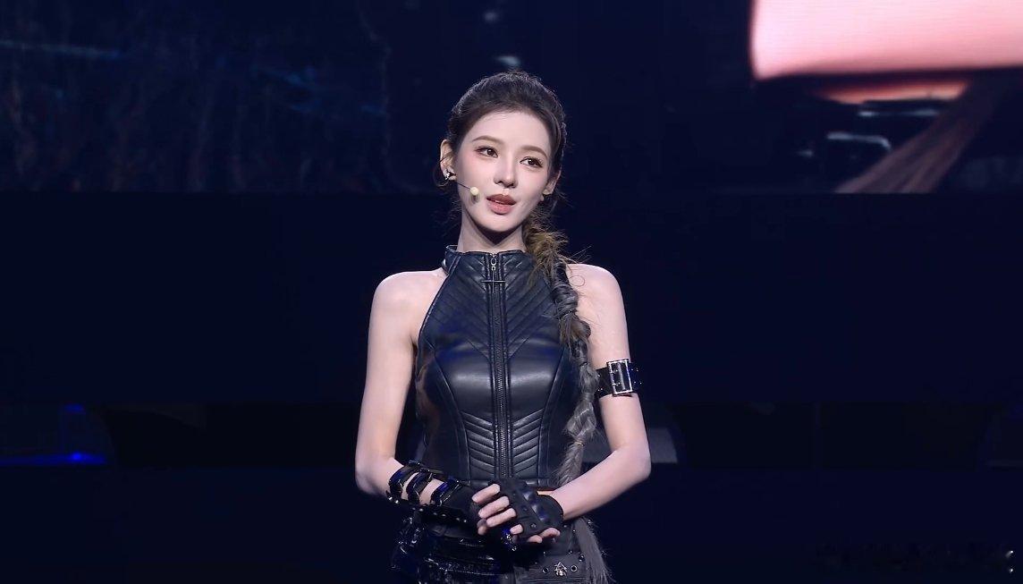 张予曦又来发布会现场了，脸确实很权威，随便截图都好看！！！荣耀WIN游戏本H9自