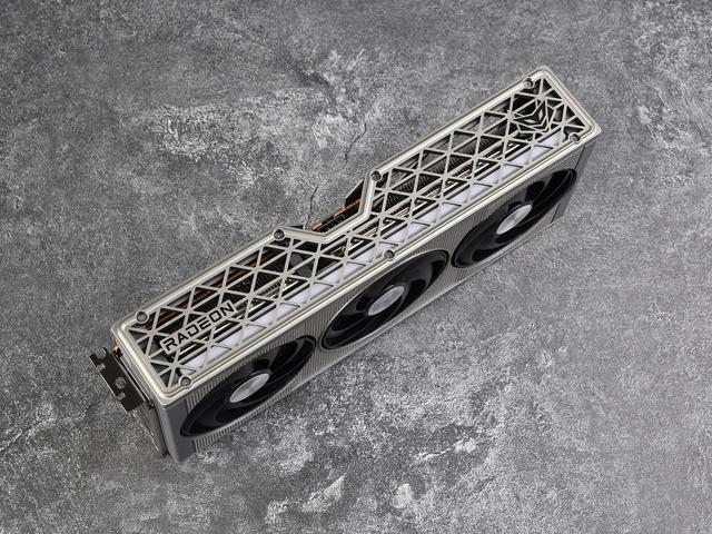 蓝宝石RX 9060 XT 8G/16G 显卡首测 游戏/生产力多种选择