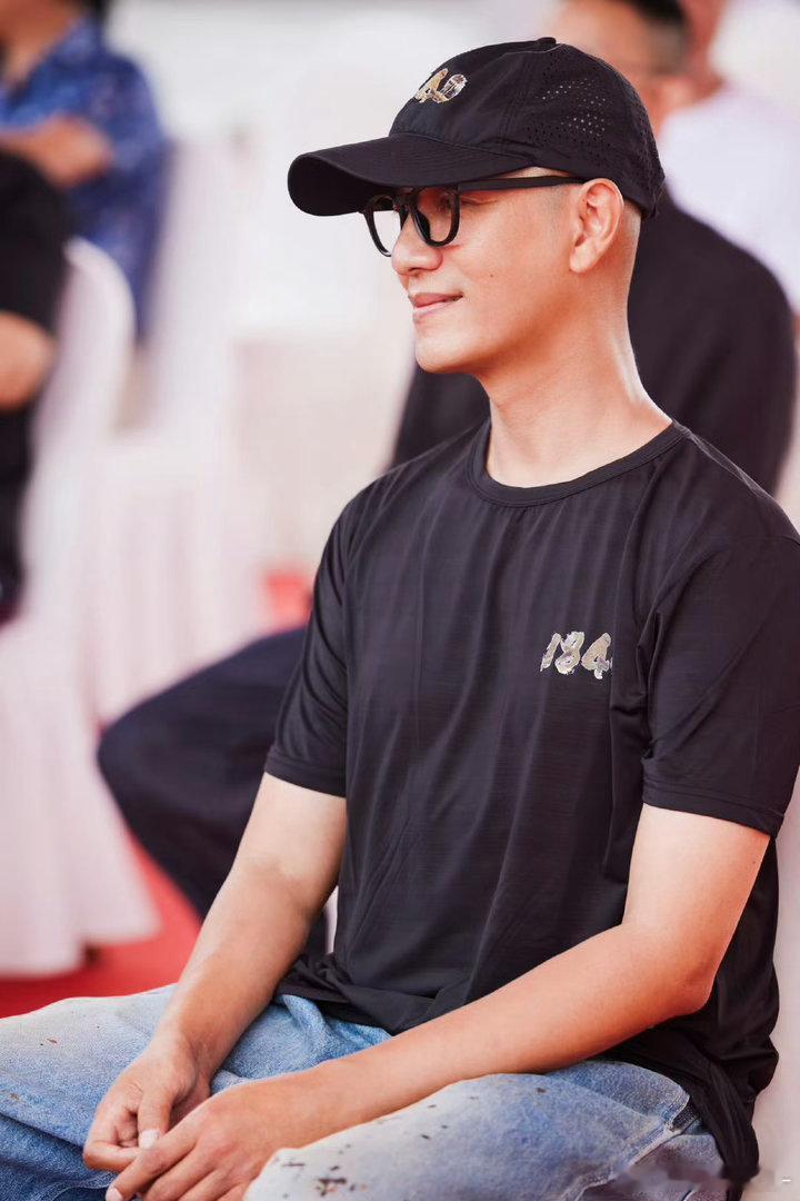 陈坤为演林则徐剃光头第一次见光头的陈坤 谁懂啊！第一次见光头的陈坤，居然一点都不