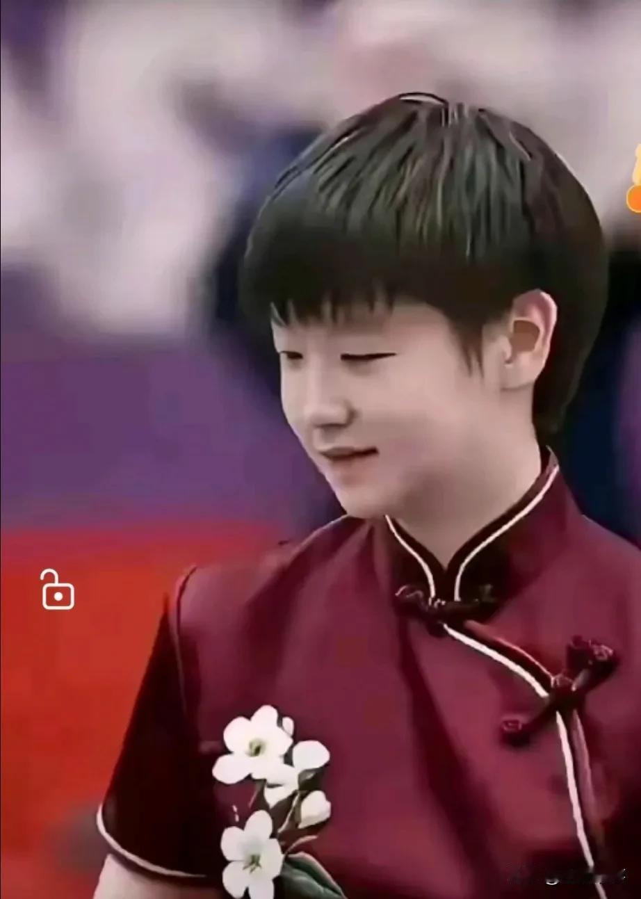 问：你喜欢国乒“孙颖莎”吗？
答：喜欢，非常喜欢！

原因：
奶萌，可爱，纯净，