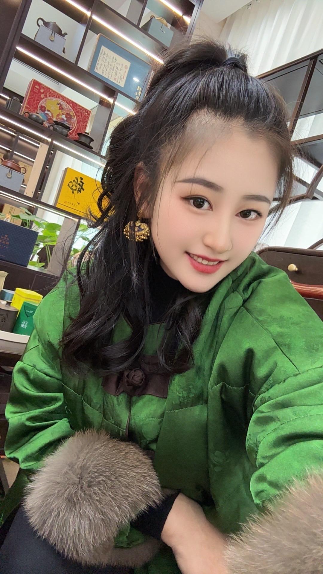 我来人间一趟，负了年少轻狂。 为求碎银几两，满目尽是沧桑。偏偏这碎银几...