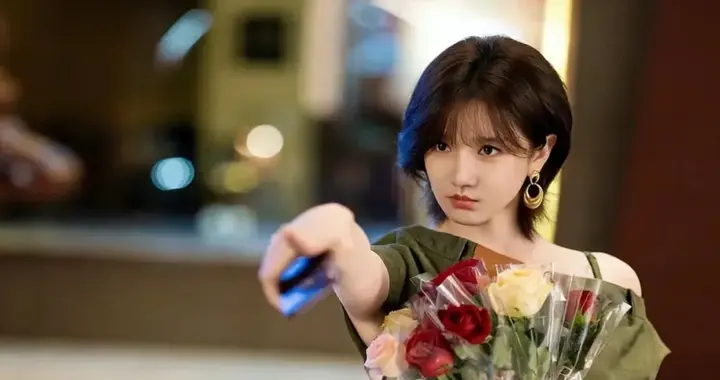 女装巨型吊牌被群嘲，锅怎么全甩给消费者？