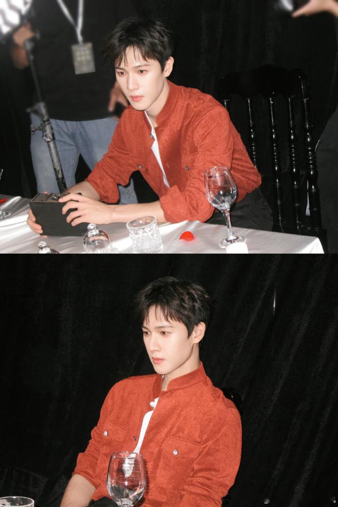 李昀锐借着汗水和甜品和10月告别PLOG[期待]论plog里出现了小林的几个角色