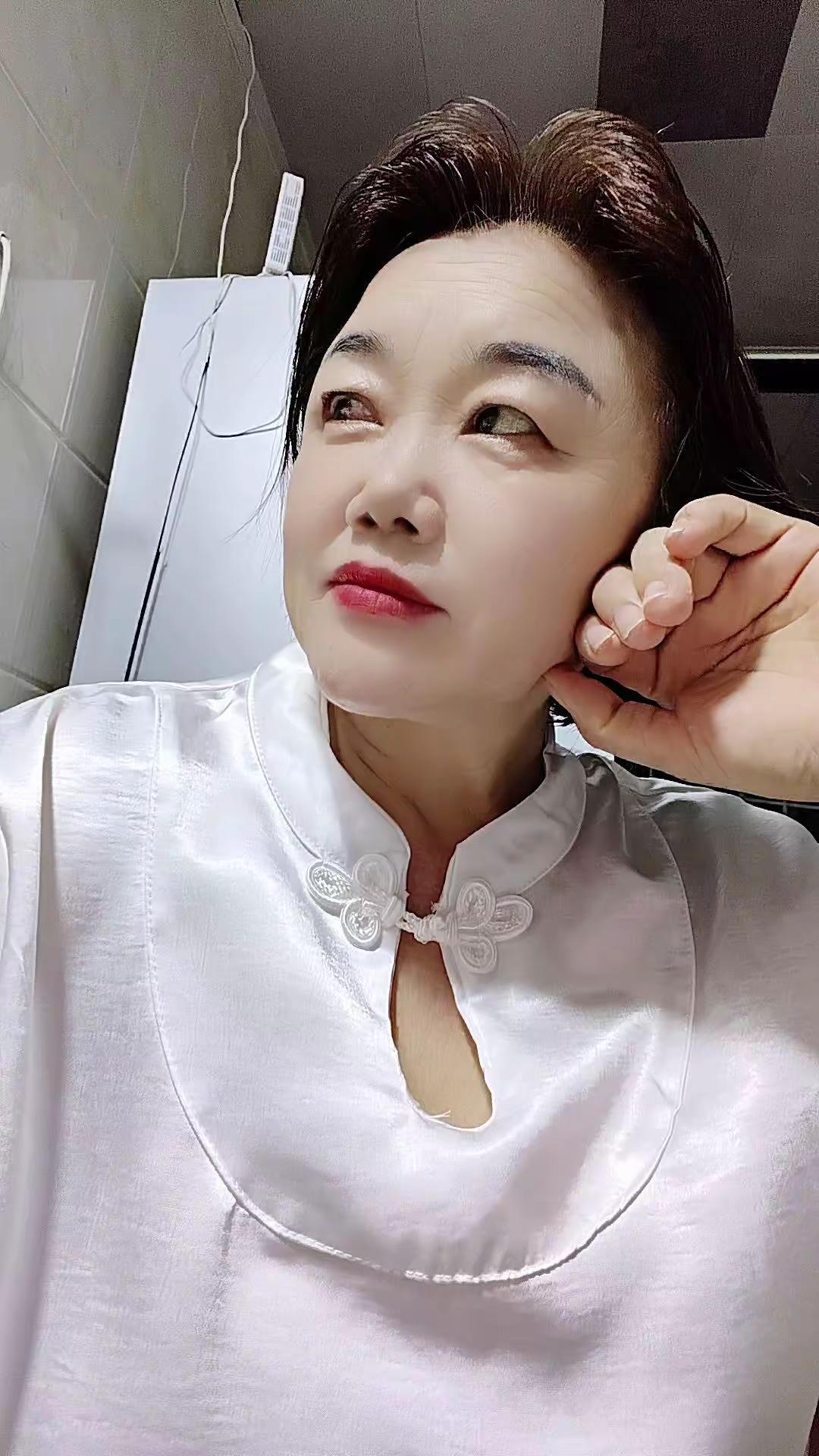一个人着装是对生活的态度 。只是态度问题。中年女人的心态，老阿姨的内心想法。装着
