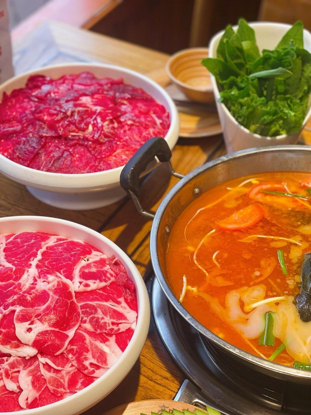 #吃酸这件事贵州人没输过#没有人可以拒绝这样的美食，不敢想象贵州的酸汤火锅会有多