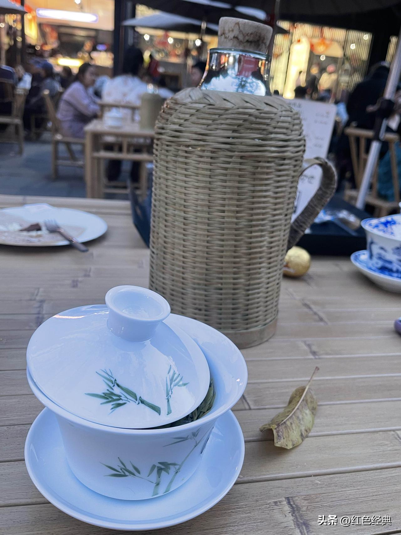 孩子健康活着就是福！

最近两年，身边相继发生两起青年人自杀的事件，一个是同事的