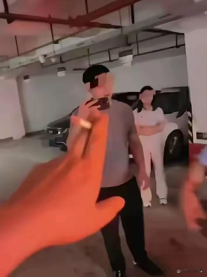 长沙市联合调查组通报来了。

占车位事件的关键人物雷某某，也就是彭某某的男朋友，