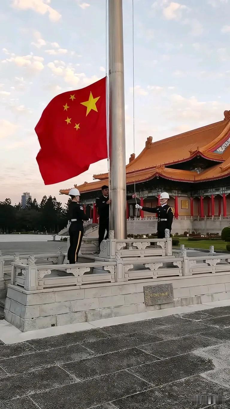 台湾回归祖国已经指日可待，特朗普制定台湾省的高新技术企业回迁美国计划。11月3日