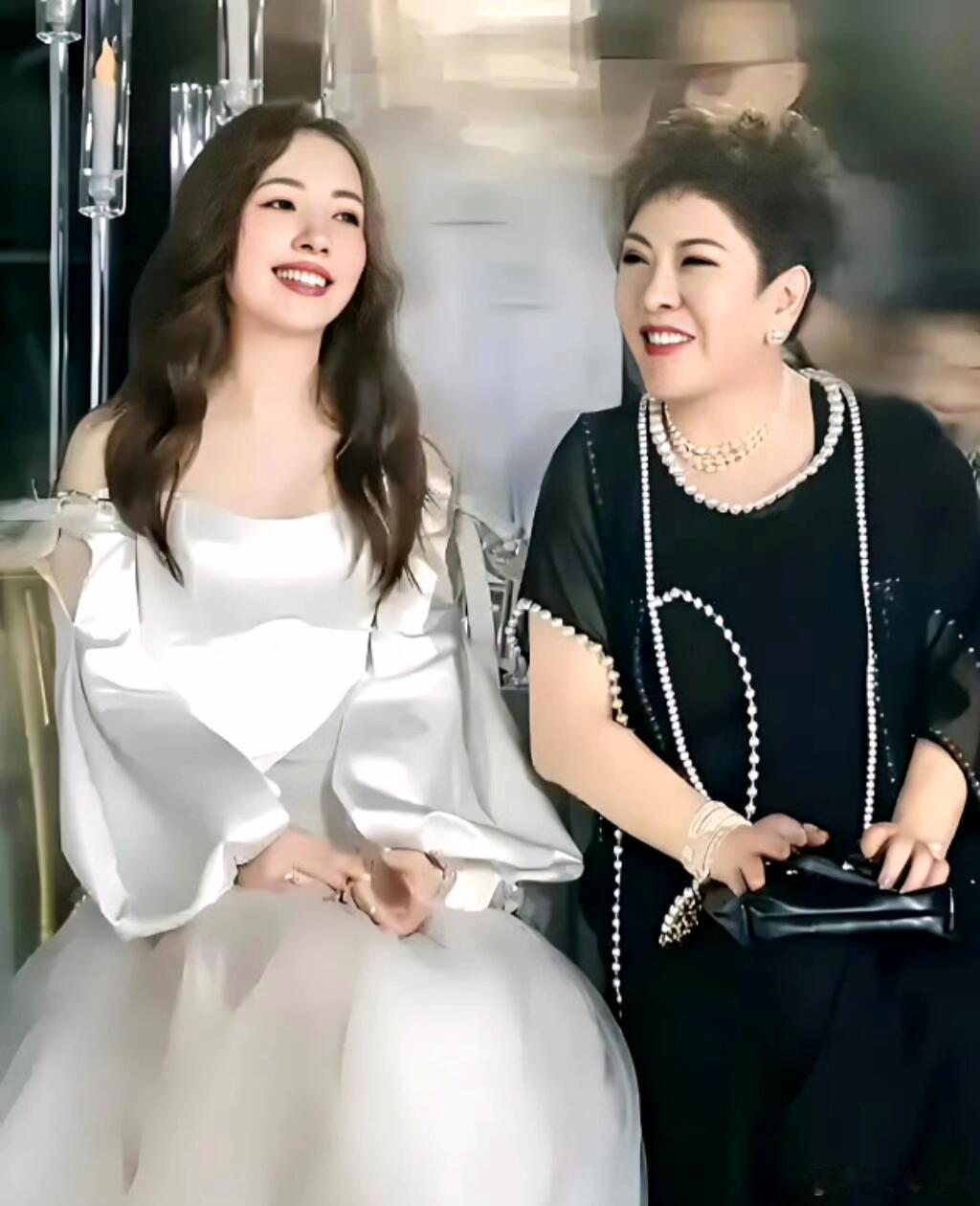 郭碧婷承认得到了向太的经济支持，她表示婆婆会给很多钱，而且对小孩很好，否认了不用