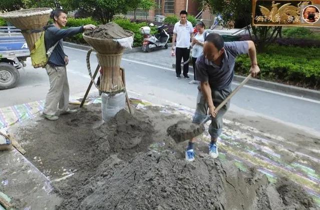 为什么越来越难找到工人?
53岁的张师傅在县城做了10年搬运工作，娶回一个儿媳妇