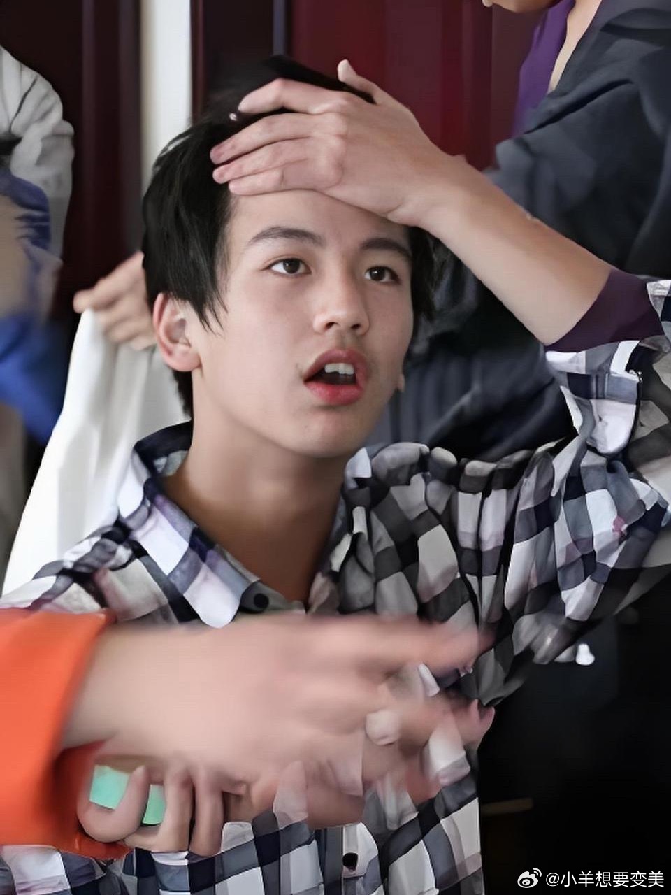 张凌赫 张家玮我不行了 张凌赫以前给人一种很好追的感觉哈哈哈哈哈哈哈哈 